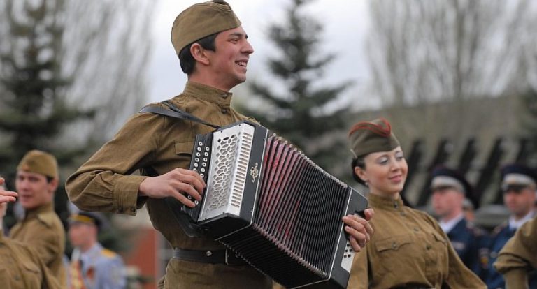 Песни военных лет: твой патриотический плейлист