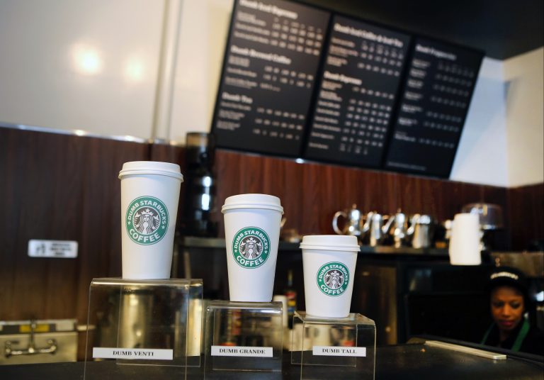 Почему сотрудники Starbucks неправильно пишут ваши имена